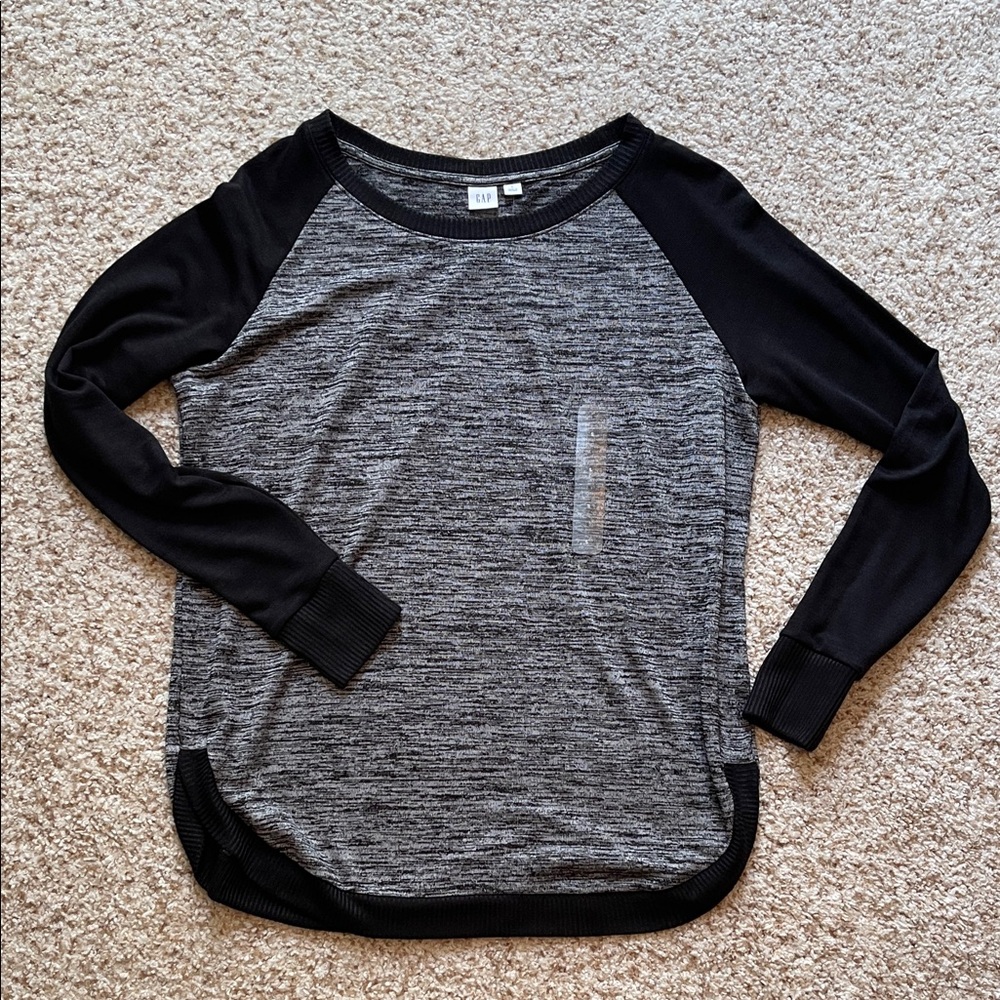 GAP Black and Gray Knit Sweater S